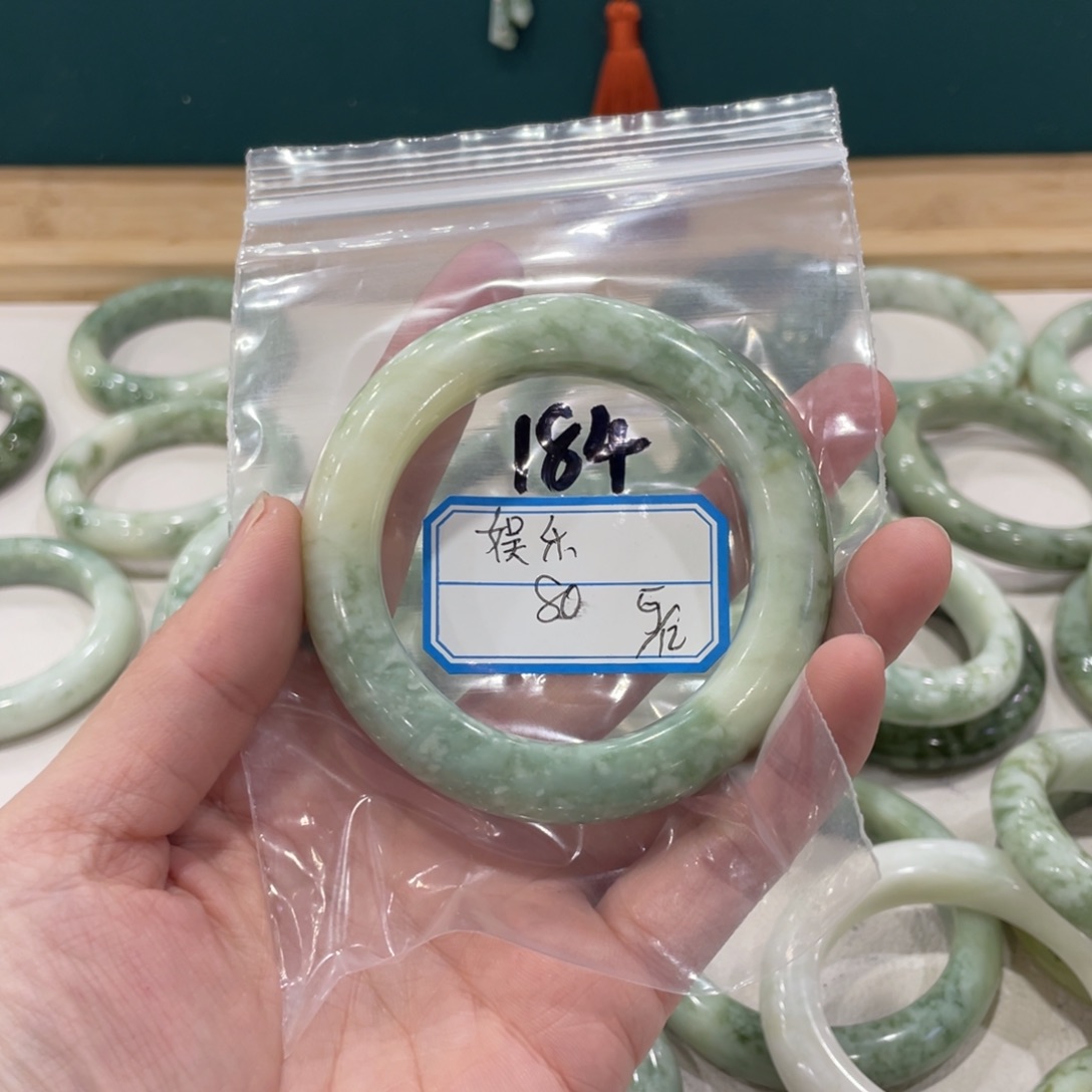 娱***乐蛇纹石玉未镶嵌手镯
