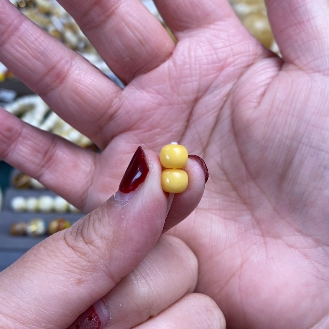 琥珀裸石未镶嵌小年份老型对珠6.5