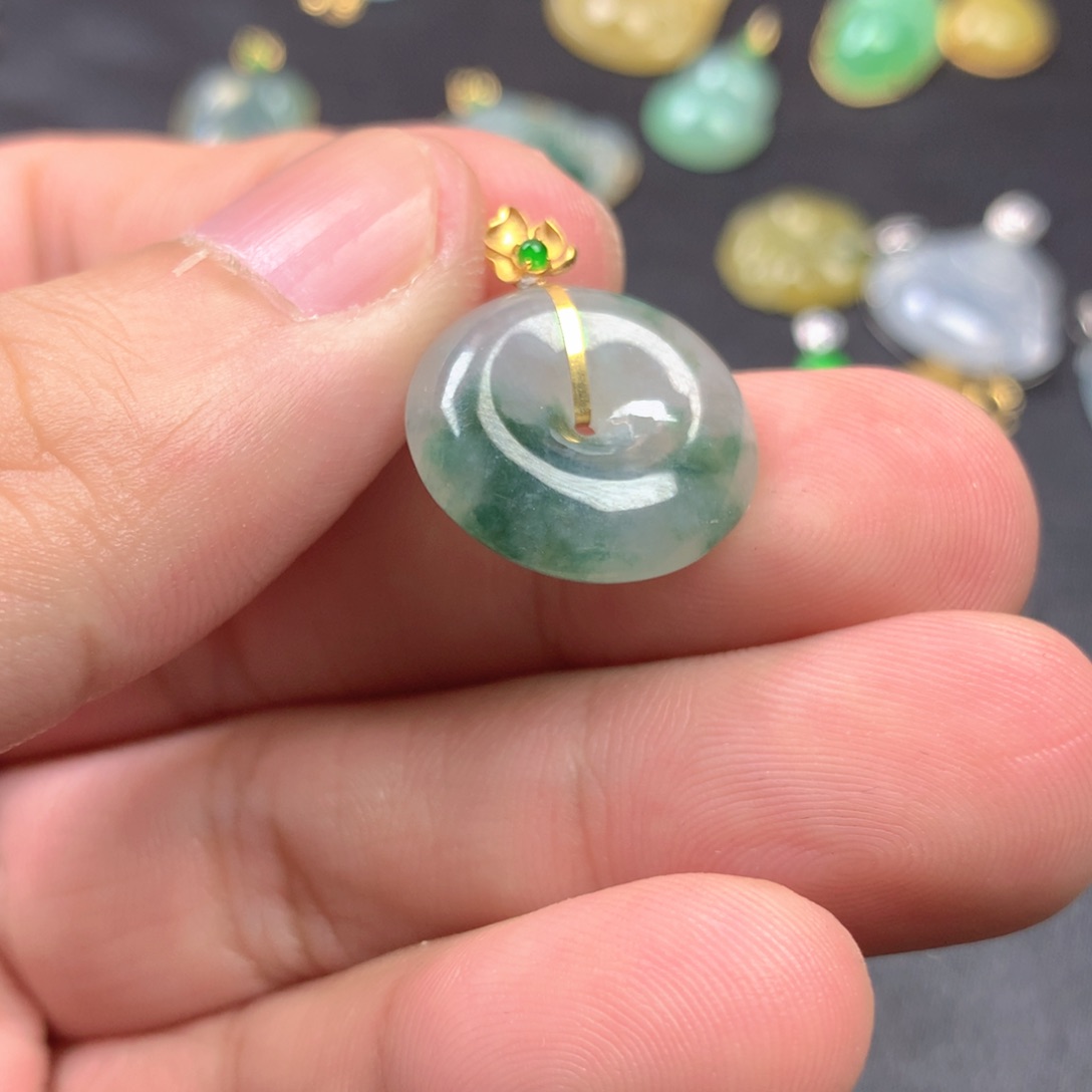 【闪购商品】颈饰18K金镶嵌翡翠翡翠