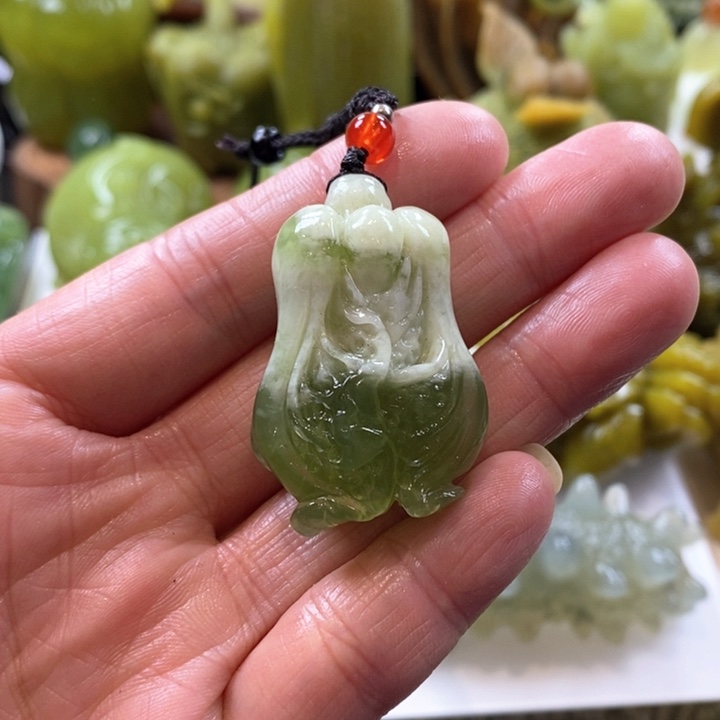 蛇纹石玉挂件未镶嵌