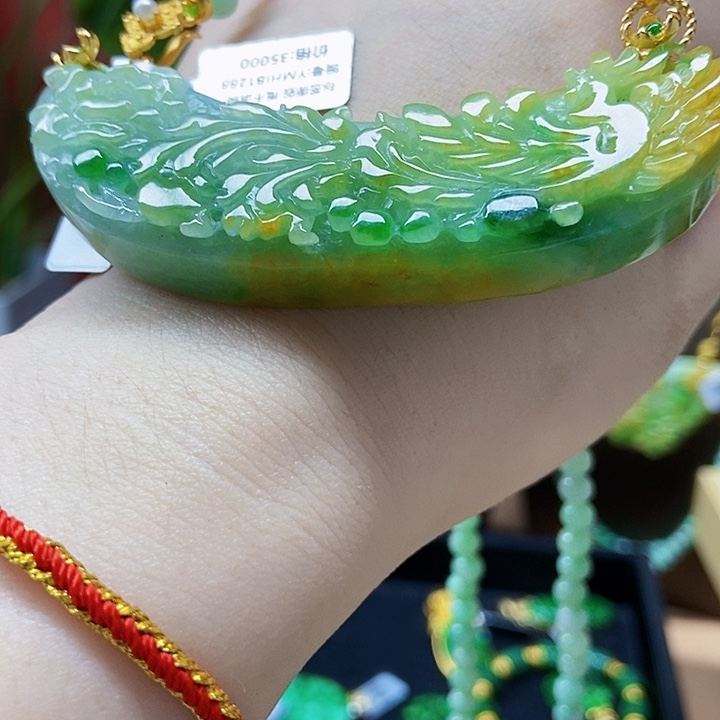 翡翠未镶嵌颈饰吊坠