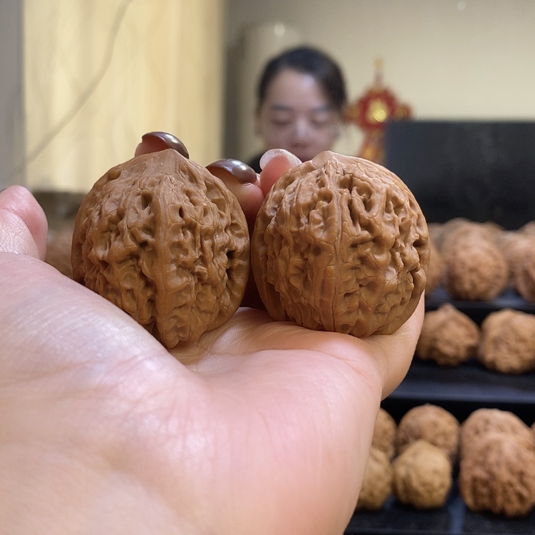 把件文玩核桃38荔枝纹尖有伤