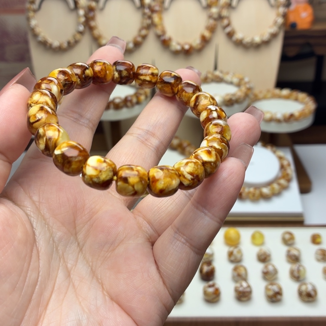 游***。10mm沁色精工老型手串一条