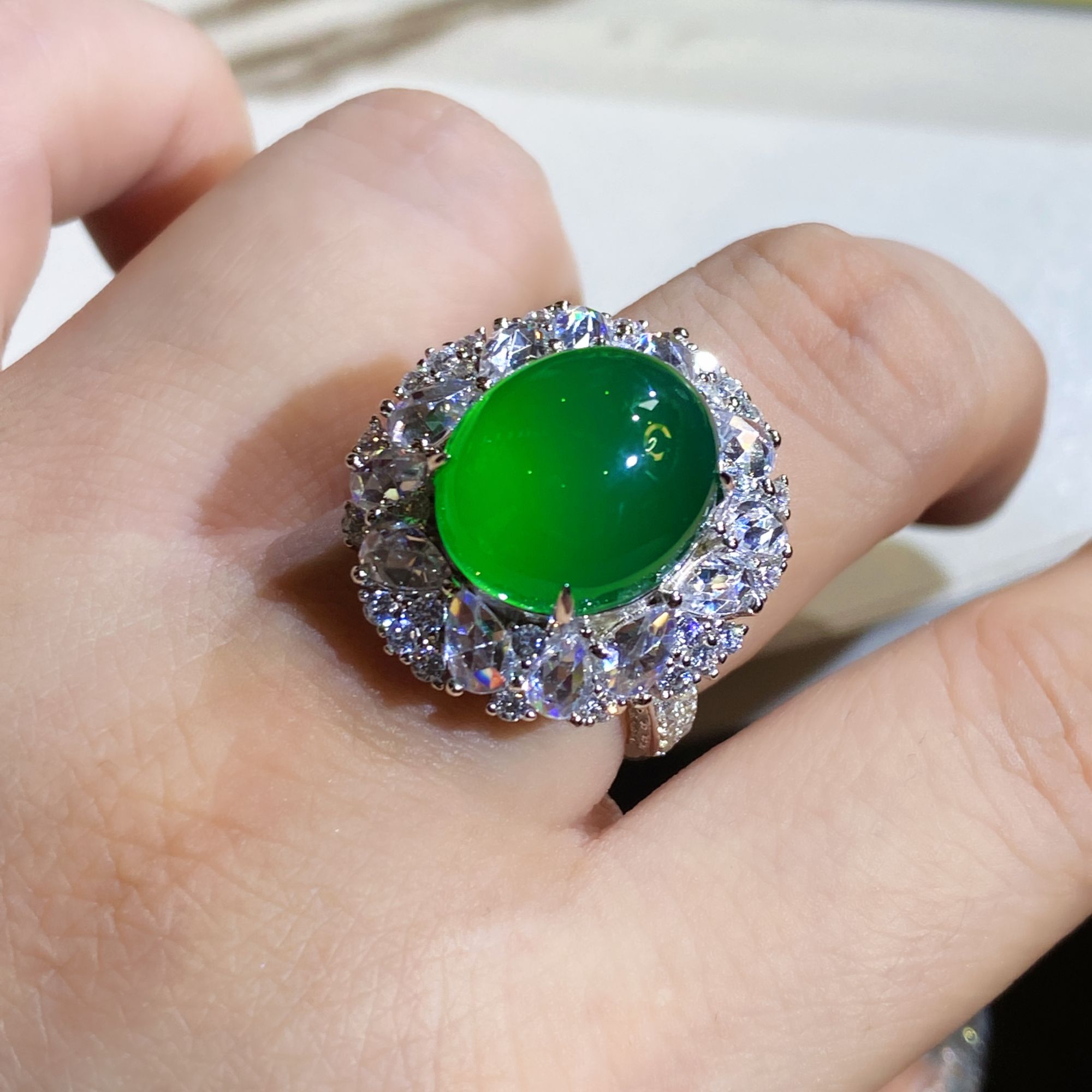 suichen/穗辰S925银镶嵌天然绿玉髓冰透鸽子蛋戒指高品质精品女戒