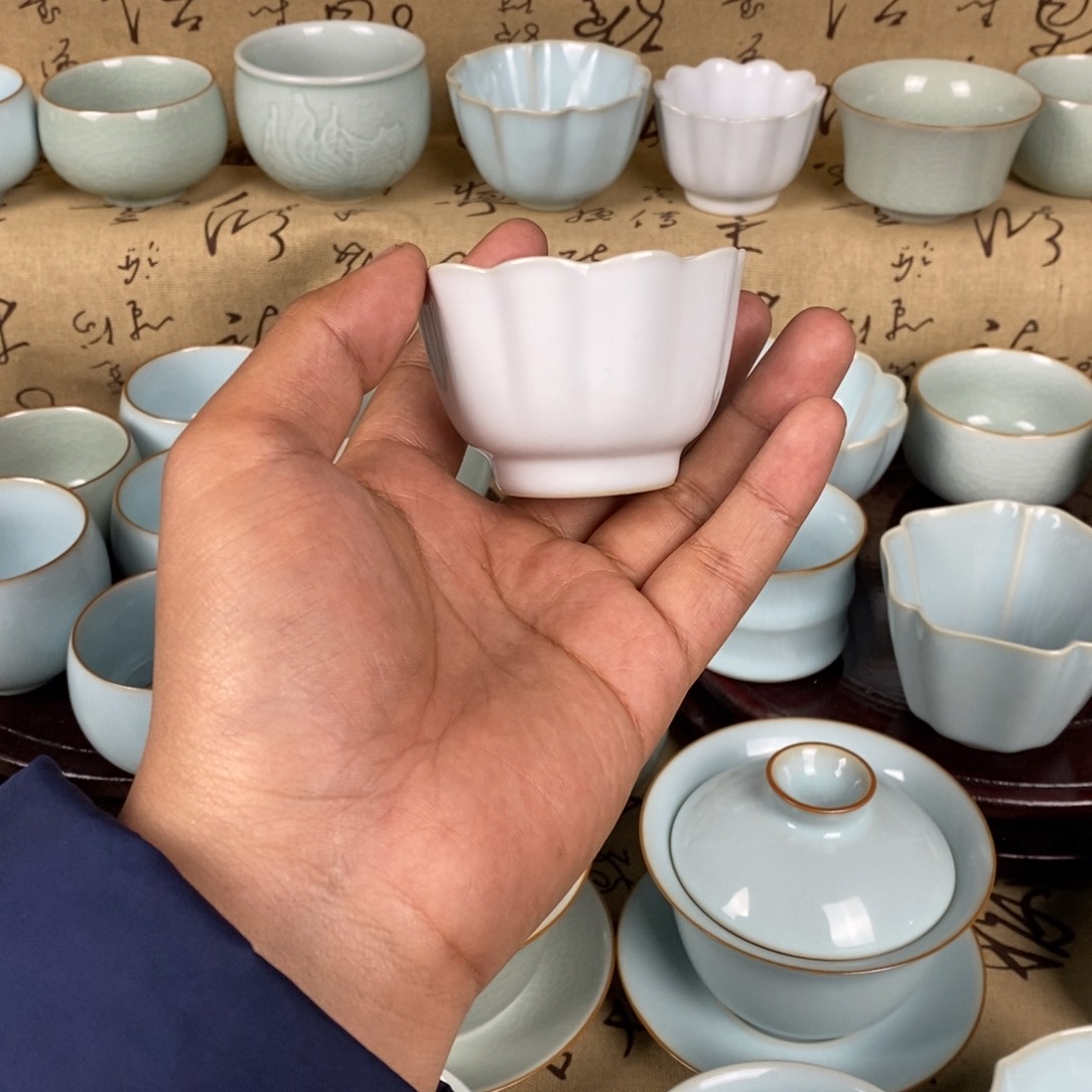 L****k月白花口杯子1