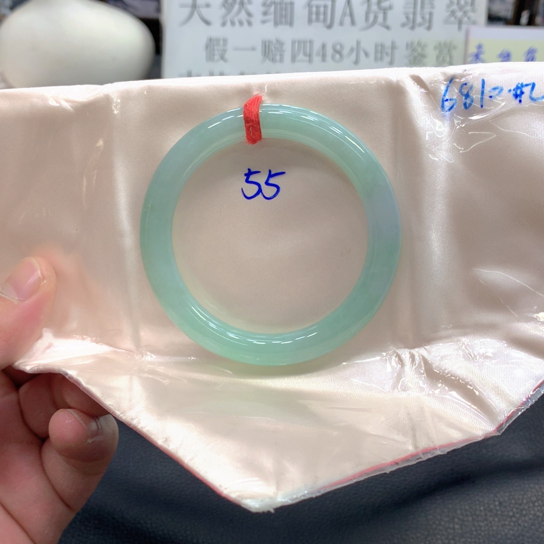 翡翠手镯未镶嵌翡翠手镯