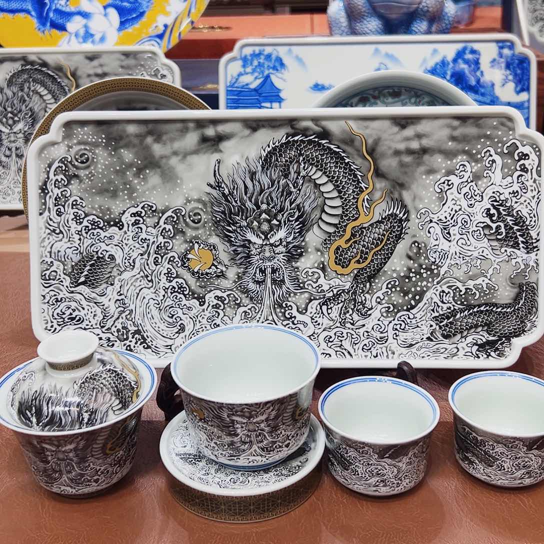 摆件景德镇陶瓷学院等单位联合举办了一