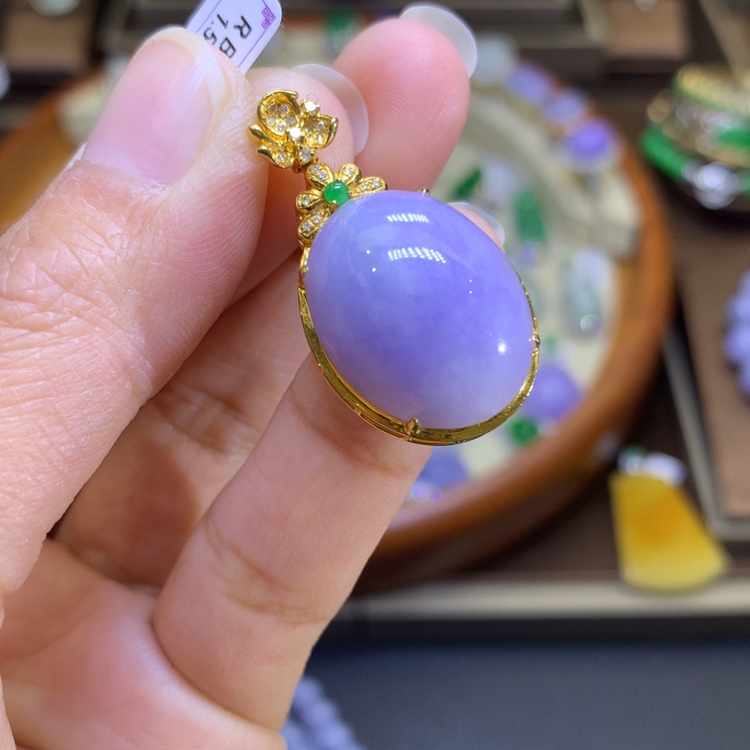 翡翠颈饰18K金镶嵌翡翠