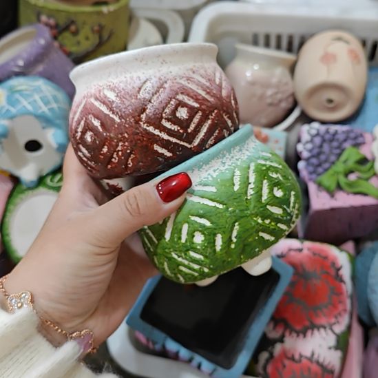 当场拍满15元发货不凑不发，花盆盆口不方不圆有针孔黑点是正常的，