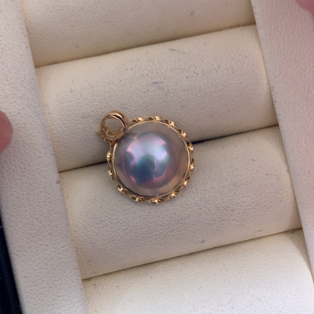 拼合珍珠（马贝珠）颈饰18K金镶嵌