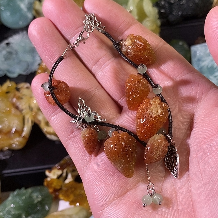 族***族蛇纹石玉合金颈饰