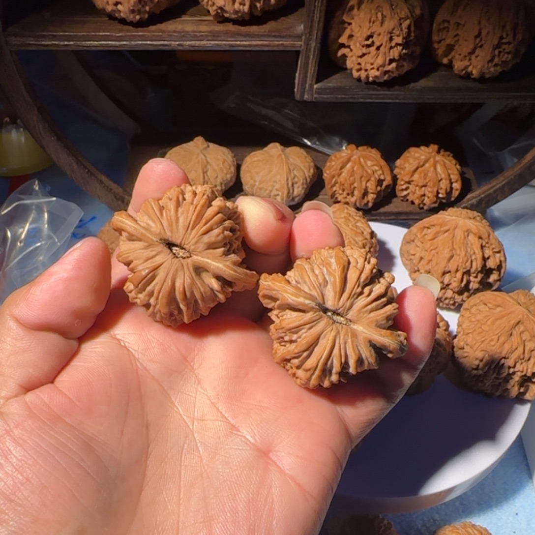 晴***鹤文玩核桃把件四坐楼