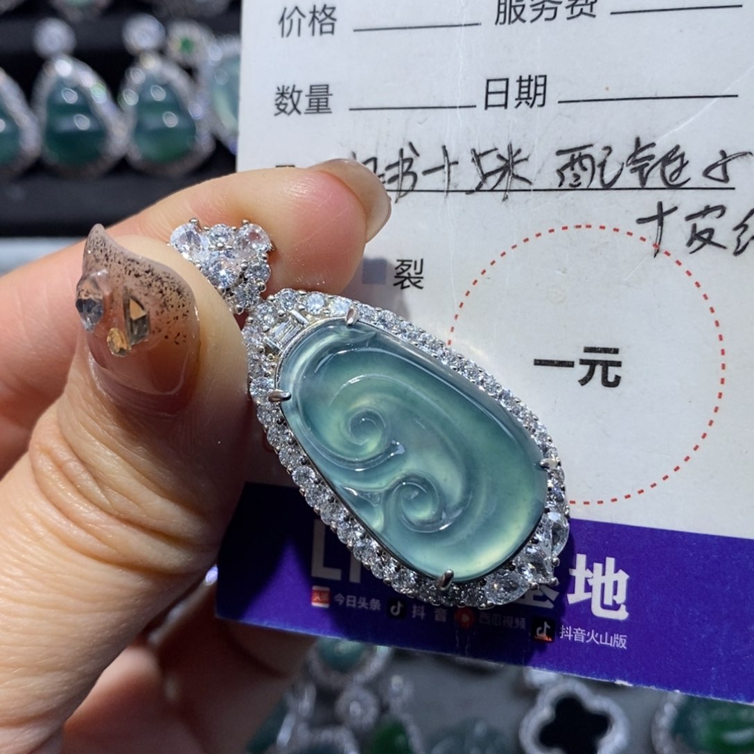 翡翠颈饰未镶嵌翡翠