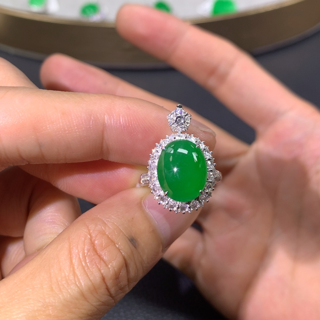 翡翠戒指18K金镶嵌翡翠