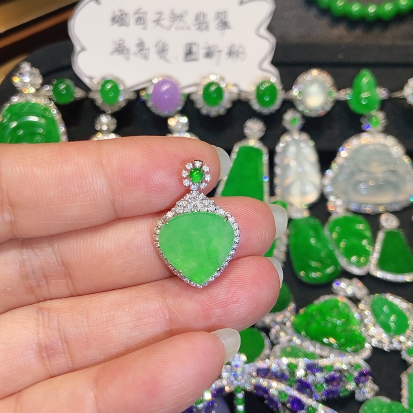 【闪购商品】翡翠18K金镶嵌颈饰天然翡翠
