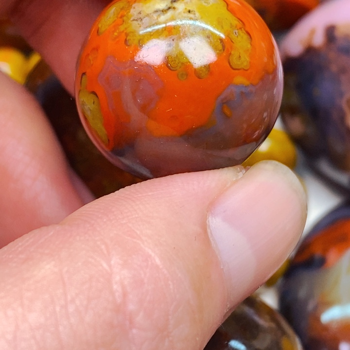 善***行玛瑙/玉髓未镶嵌玛瑙