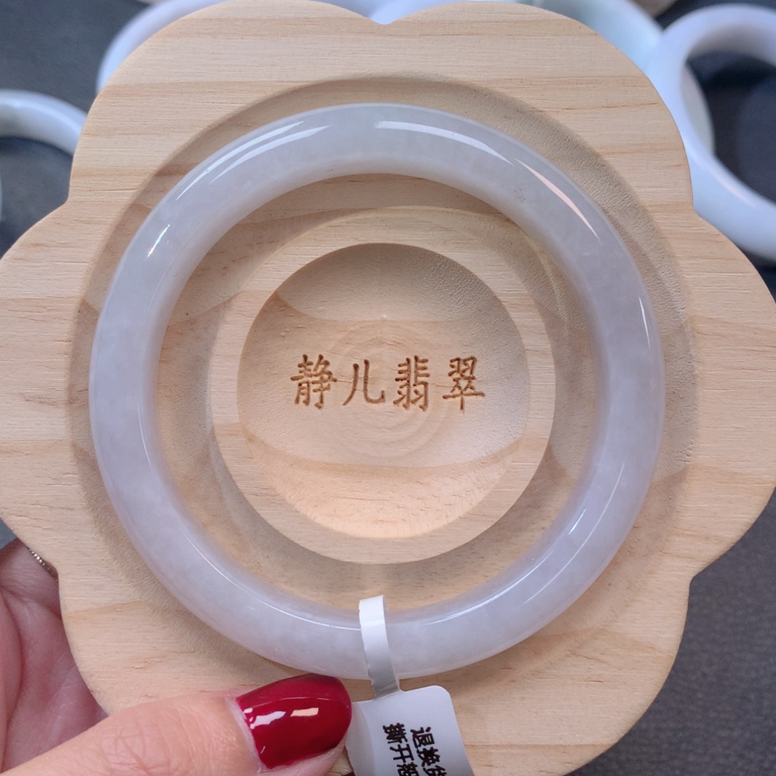 翡翠手镯未镶嵌57圈口