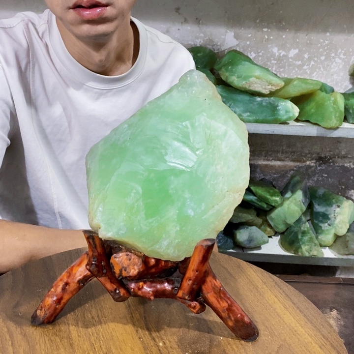 王***工蛇纹石玉未镶嵌原石