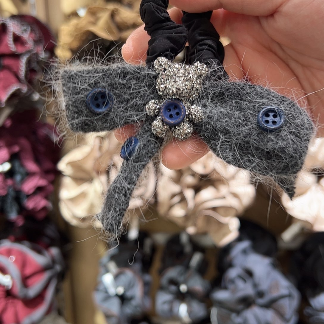 布艺非金属灰色蝴蝶结小熊面膜圈