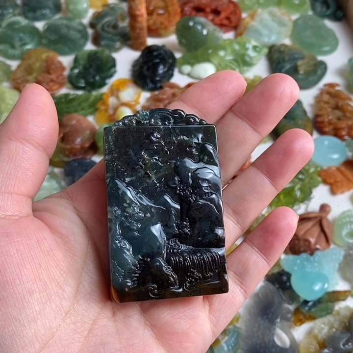 蛇纹石玉颈饰未镶嵌