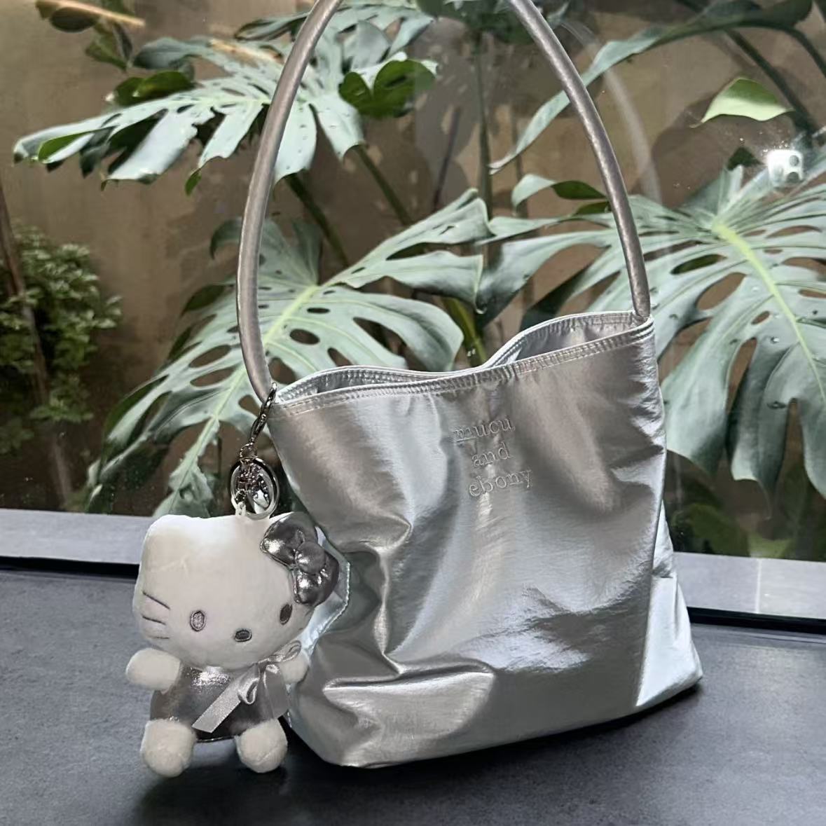 【首尔限定】HelloKitty  银色Kitty 8cm 钥匙扣玩偶潮玩挂件