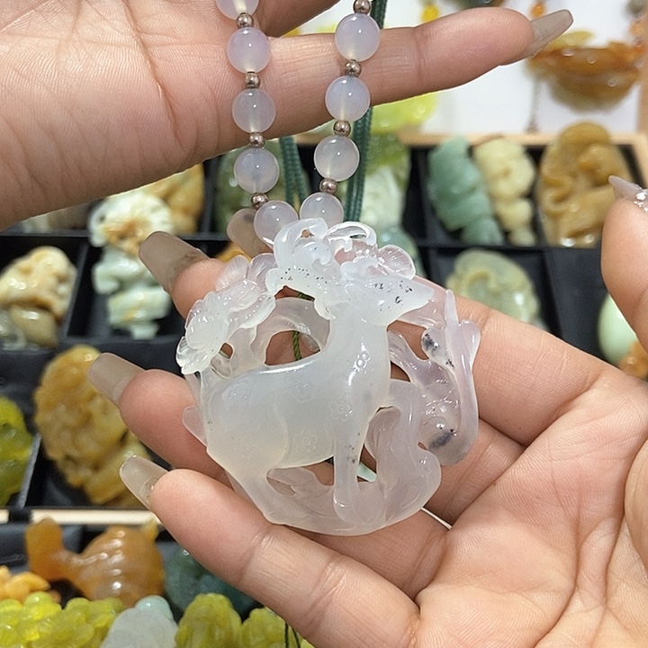 蛇纹石玉挂件未镶嵌