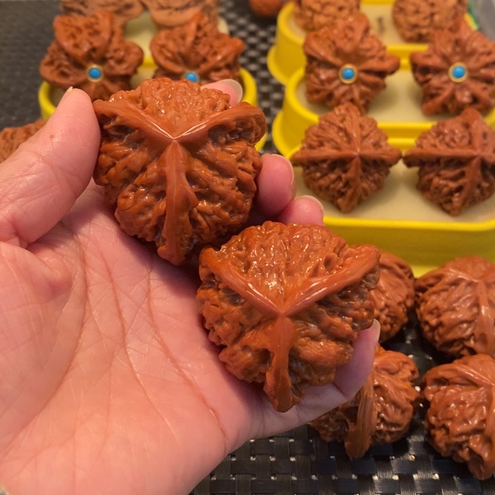 阳***光文玩核桃吊坠龙鼎正奔