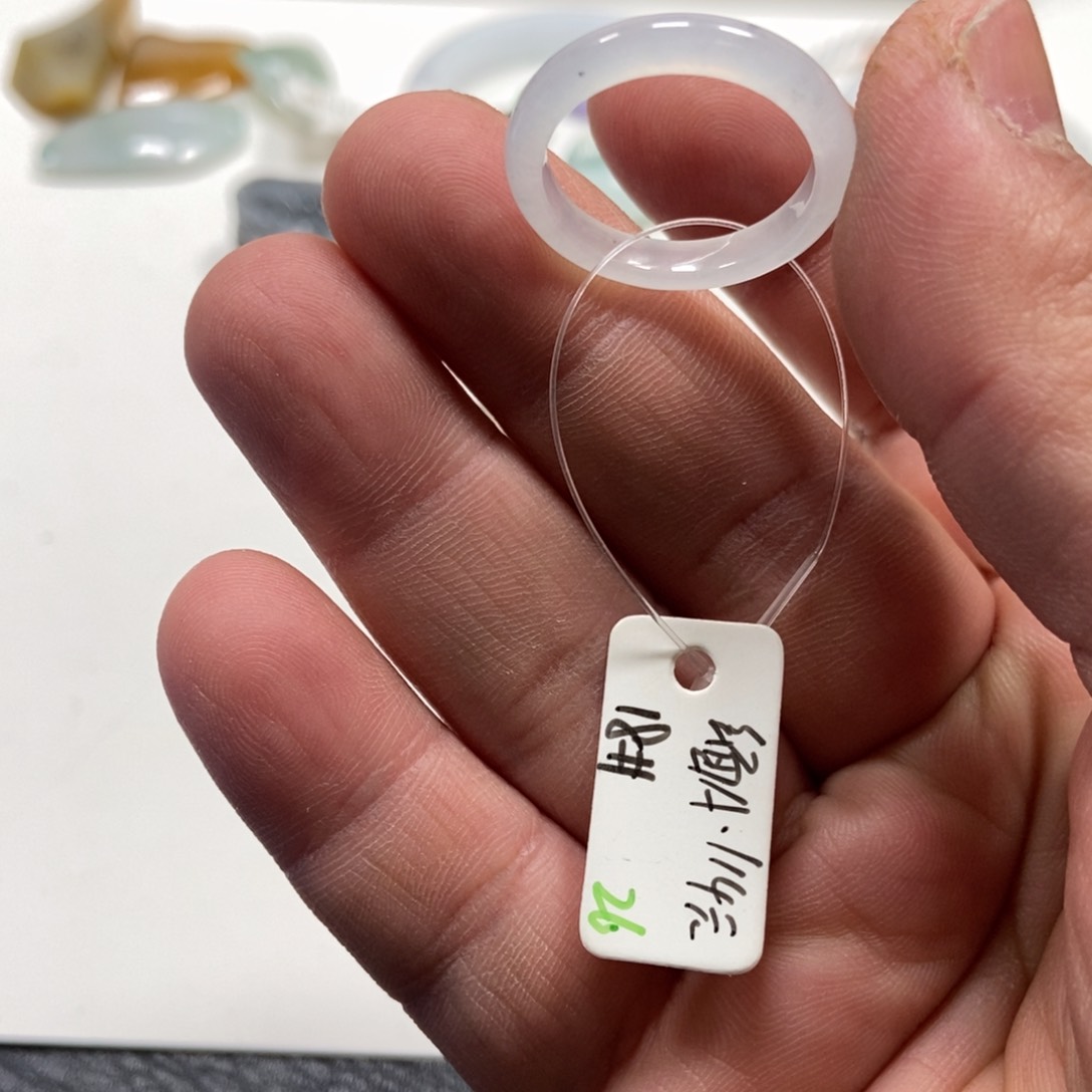 翡翠戒指未镶嵌翡翠