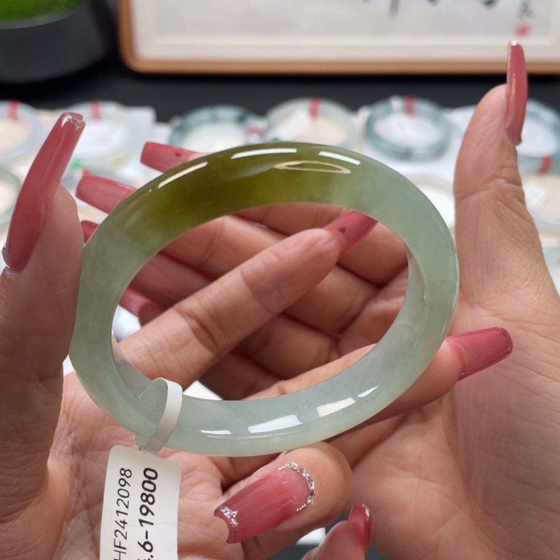 【闪购商品】翡翠手镯未镶嵌精品冰胶黄加绿贵妃54.6圈64号