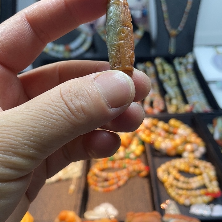 翡翠未镶嵌颈饰挂坠