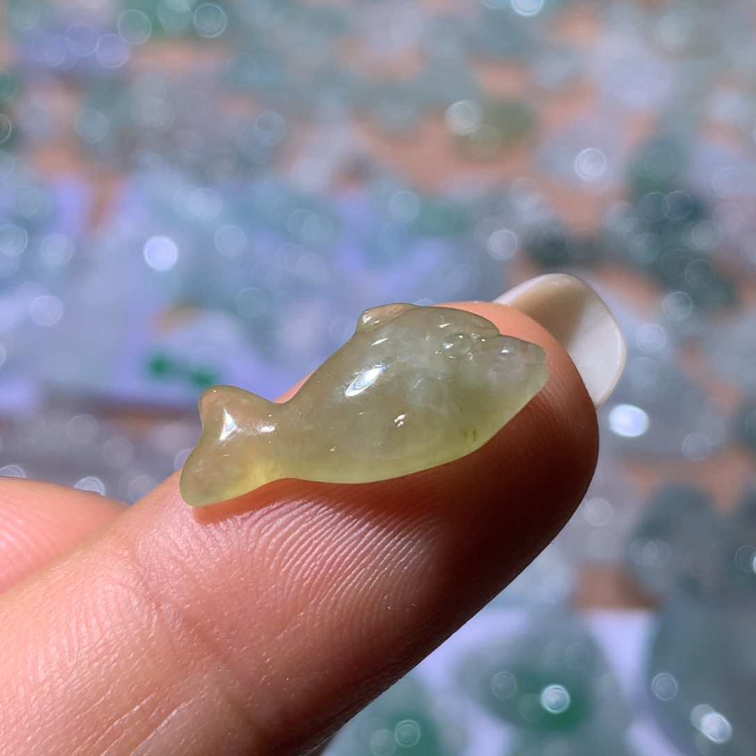 翡翠颈饰未镶嵌鱼