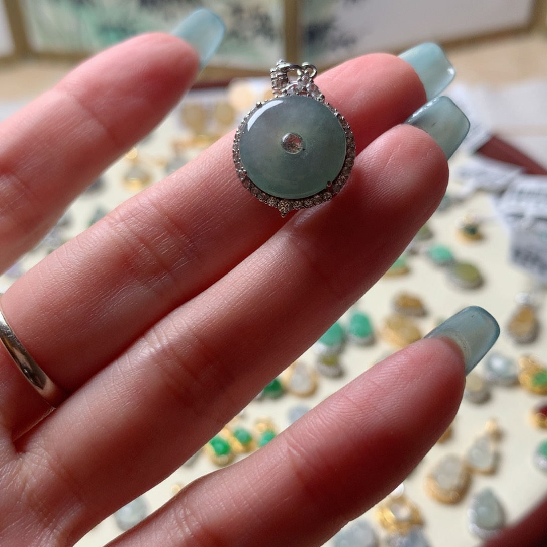 翡翠银S925镶嵌颈饰平安扣