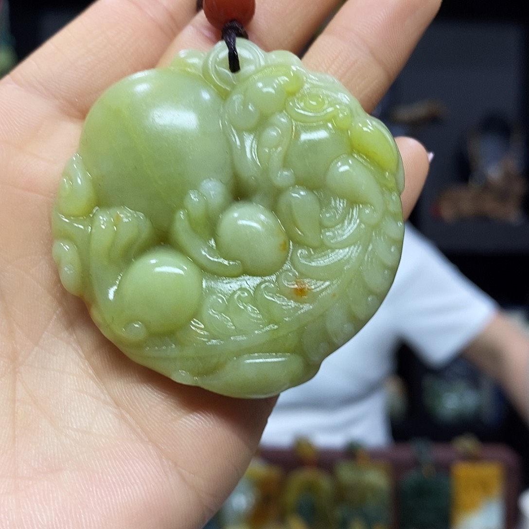 岫玉未镶嵌挂件吊坠