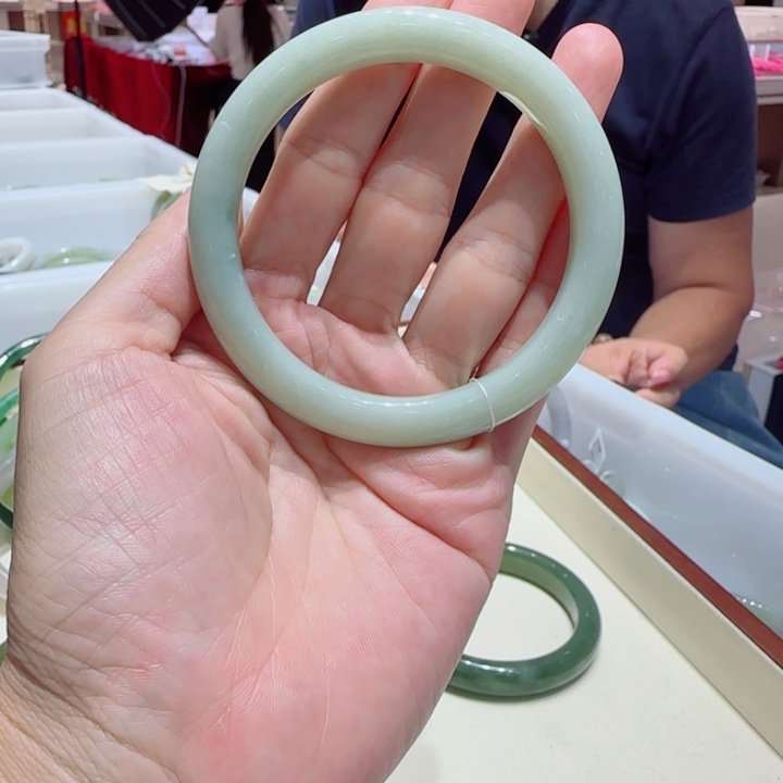 C***e和田玉未镶嵌手镯93