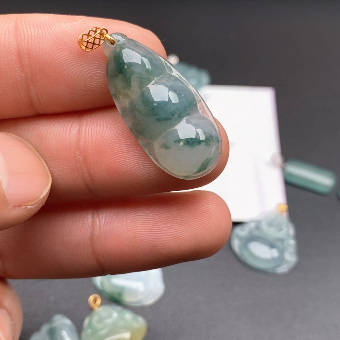 颈饰18K金镶嵌翡翠