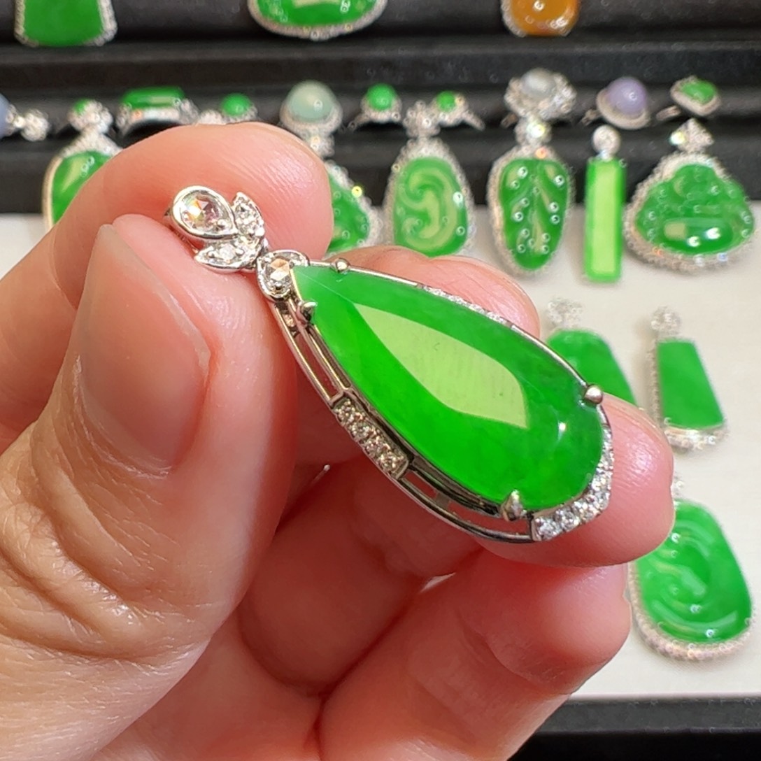 翡翠吊坠(不含链)18K金镶嵌