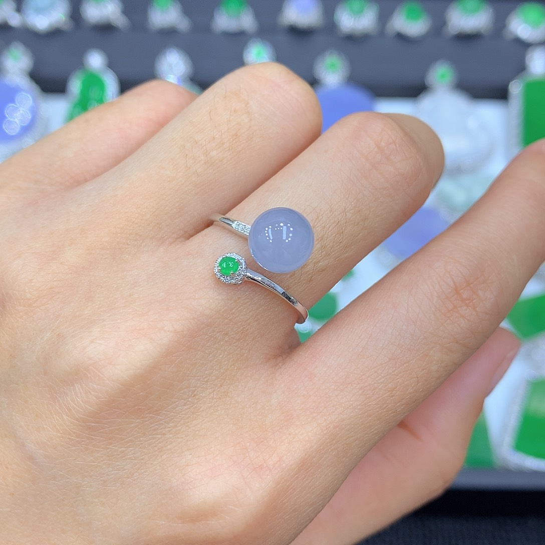 翡翠戒指18K金镶嵌珠子