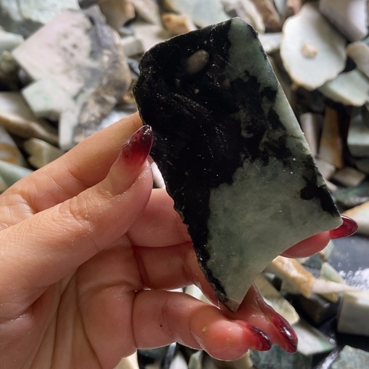 翡翠颈饰未镶嵌天然翡翠