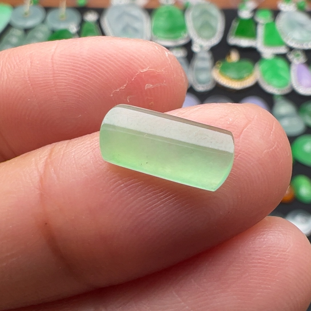 翡翠颈饰未镶嵌马鞍11.3