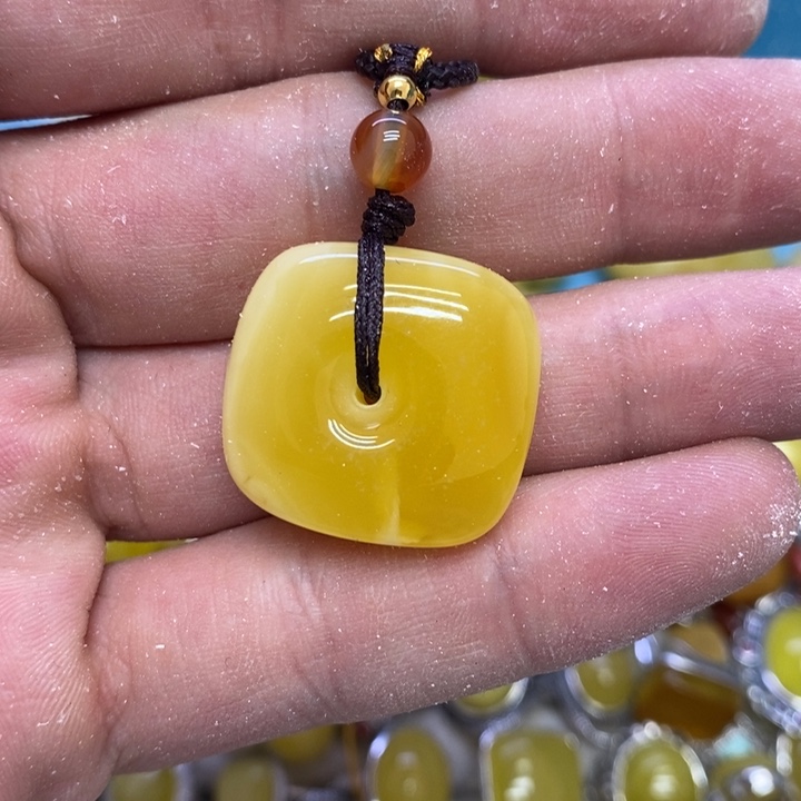 蜜蜡裸石未镶嵌吊坠