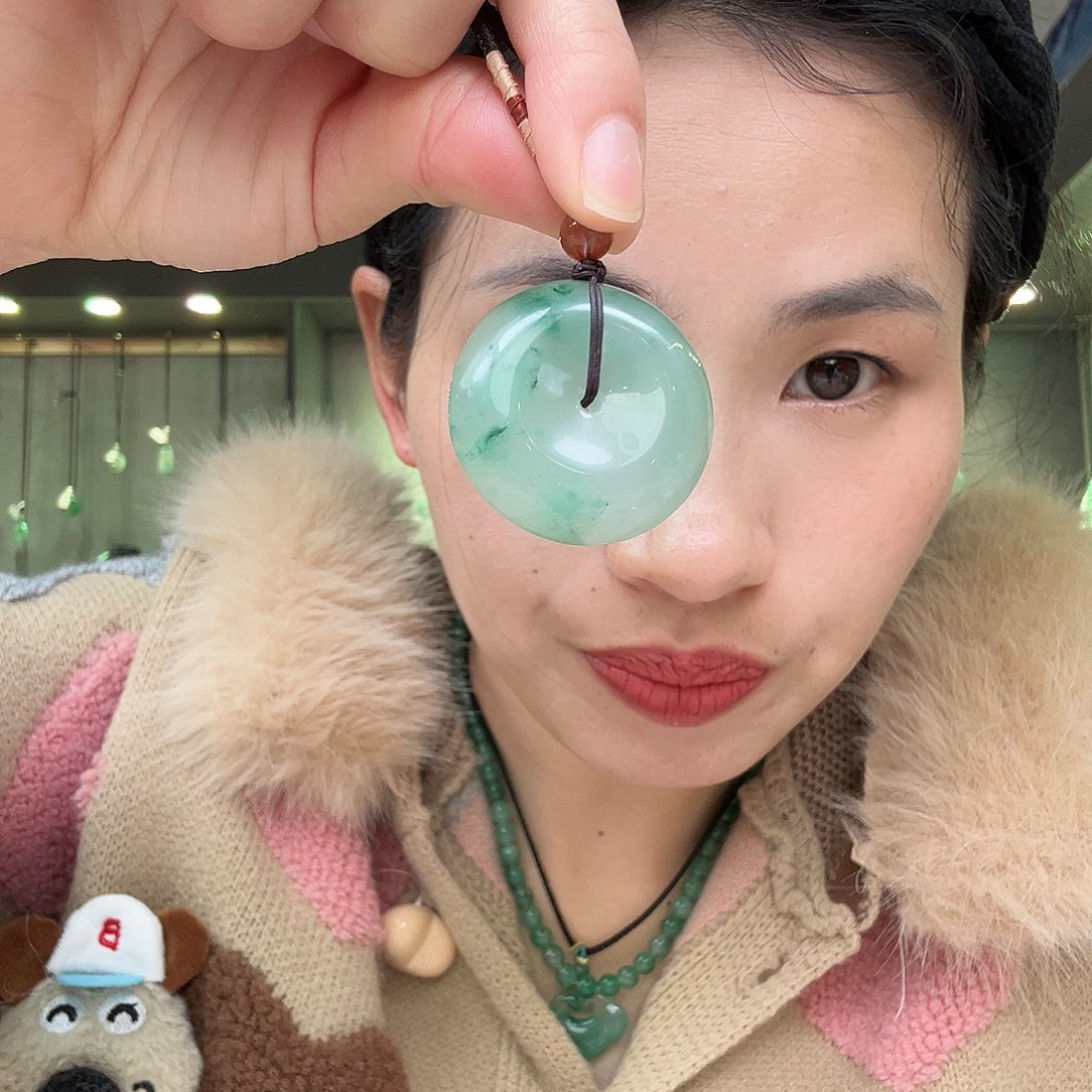 石英质玉颈饰合金