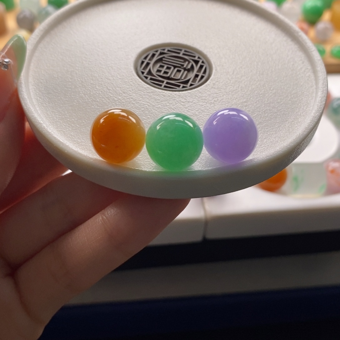 翡翠未镶嵌颈饰三彩圆珠卡12+
