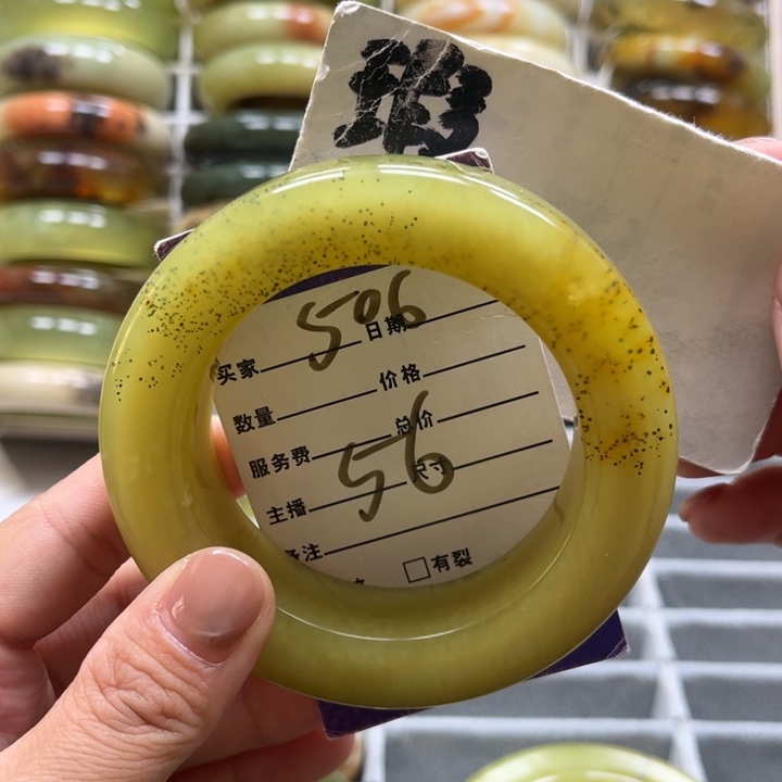 唯***豁蛇纹石玉未镶嵌手镯