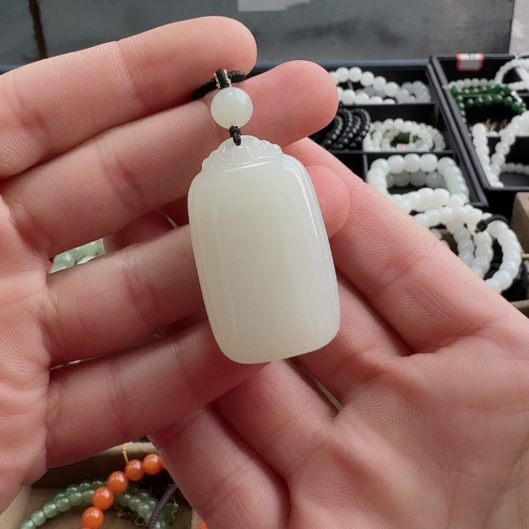 和田玉颈饰未镶嵌