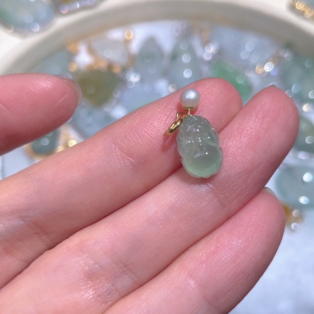 翡翠颈饰18K金镶嵌翡翠