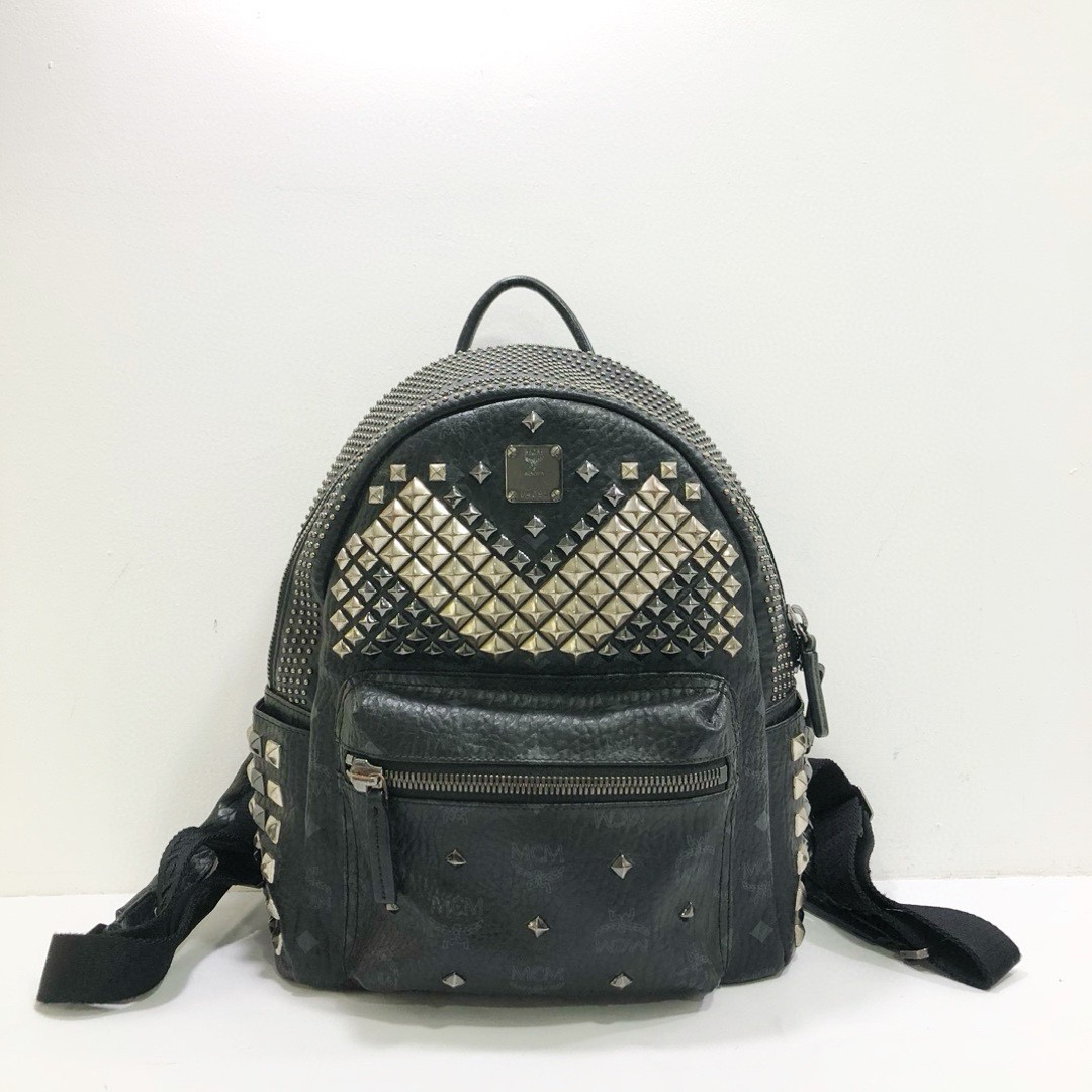95新 MCM 全皮黑色铆钉双肩包