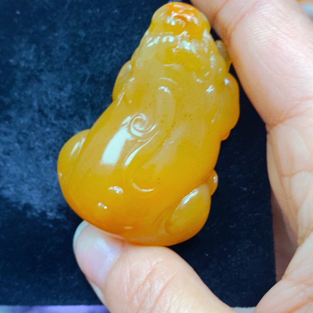 未镶嵌石英质玉（黄龙玉）颈饰