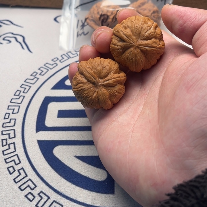 文玩核桃吊坠嘿嘿