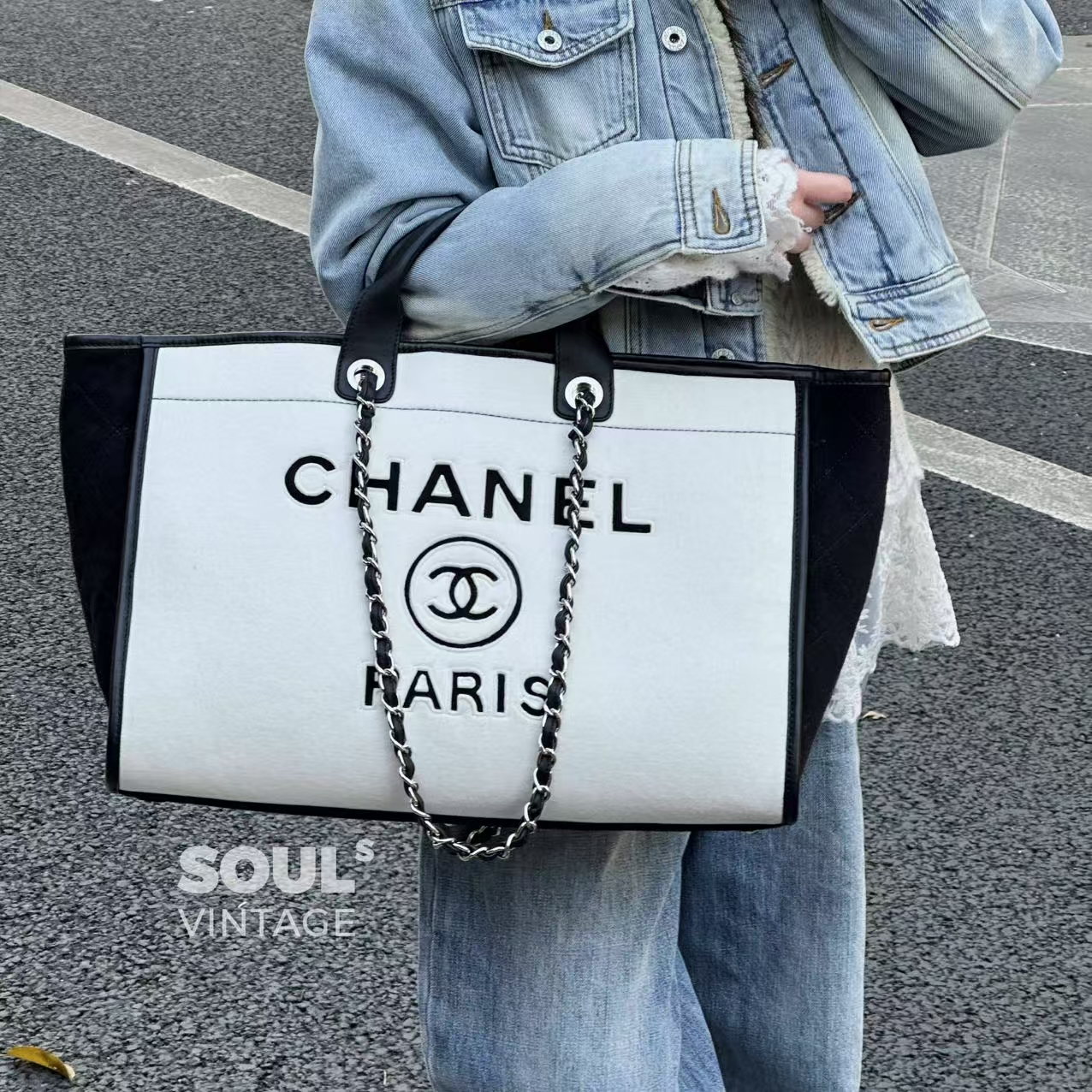 95新 Chanel/香奈儿 Chanel 黑白 毛毡拼皮 手柄沙滩包/621323092