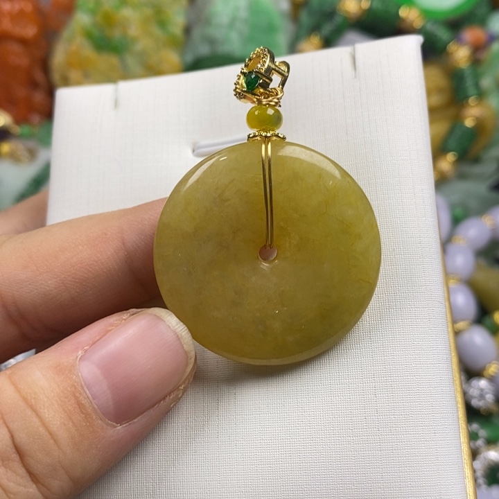 翡翠未镶嵌吊坠(赠链)